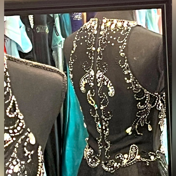 Embellished sheeth dress - Picture 3 of 3